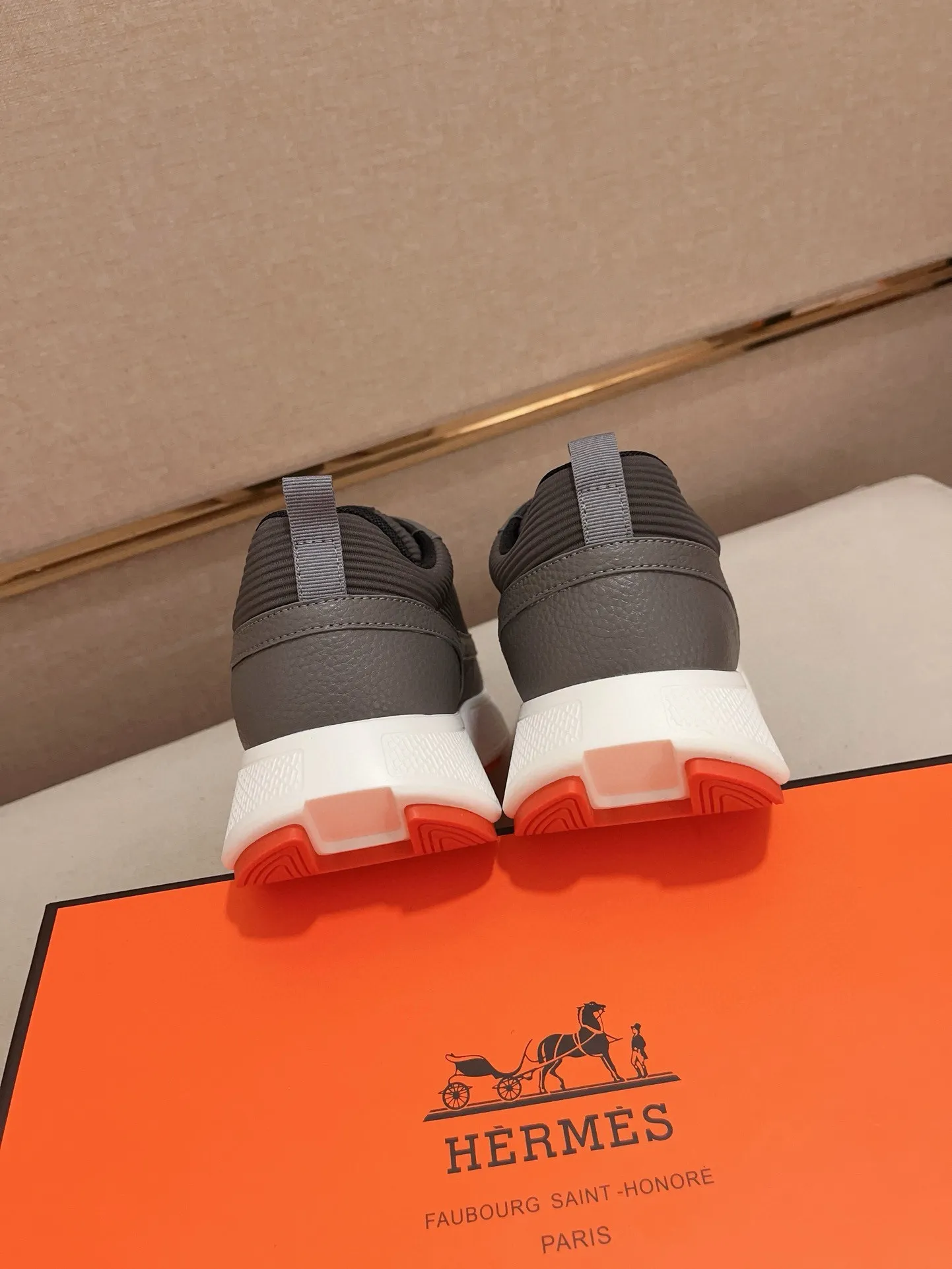 Men's clothing and shoes💰: 440💰《HERMES》【Classic original single version】Hermès; top 🔝purchasing agent🔍🔍men's latest 🇺🇸 counter sales simultaneously, imported from Italy original ▲▲cowhide ▲▲ (high-end, nobility, class) ) Exquisite workmanship (Italian 🇮🇹 imported water-dyed 🐂 cowhide lining) sole: original sole provided by the original factory, ⚠️exclusive double-layer activity·TPR·rubber·combined molded outsole; super comfortable·wear-resistant·non-slip·environmental protection The real thing is more beautiful if you take the real thing (high quality, follow the order). You can enter and exit the counter at will * Number of yards: 38-44 (45 can be customized and cannot be returned or exchanged)